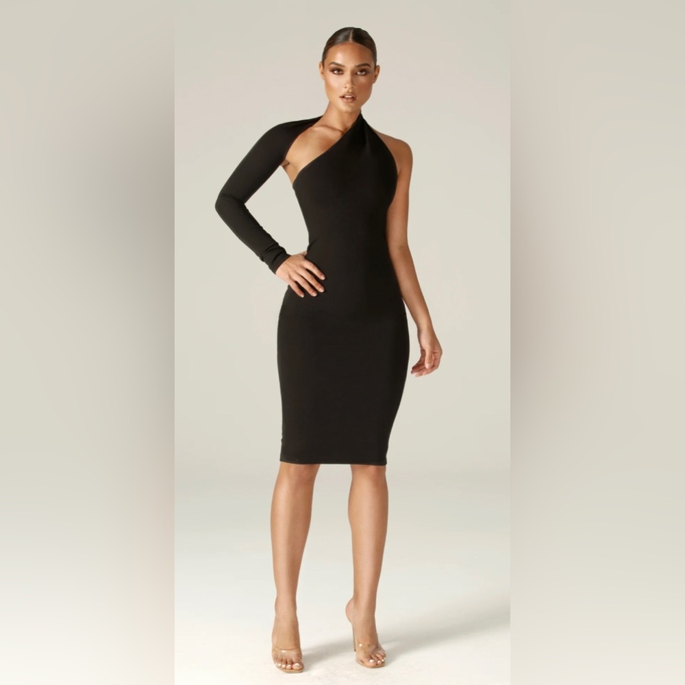 DASHA MODERN DRESS (BLACK) Gorgeous backless dress.